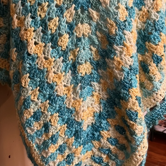 Spring Shawl. Handmade. - Picture 8 of 9